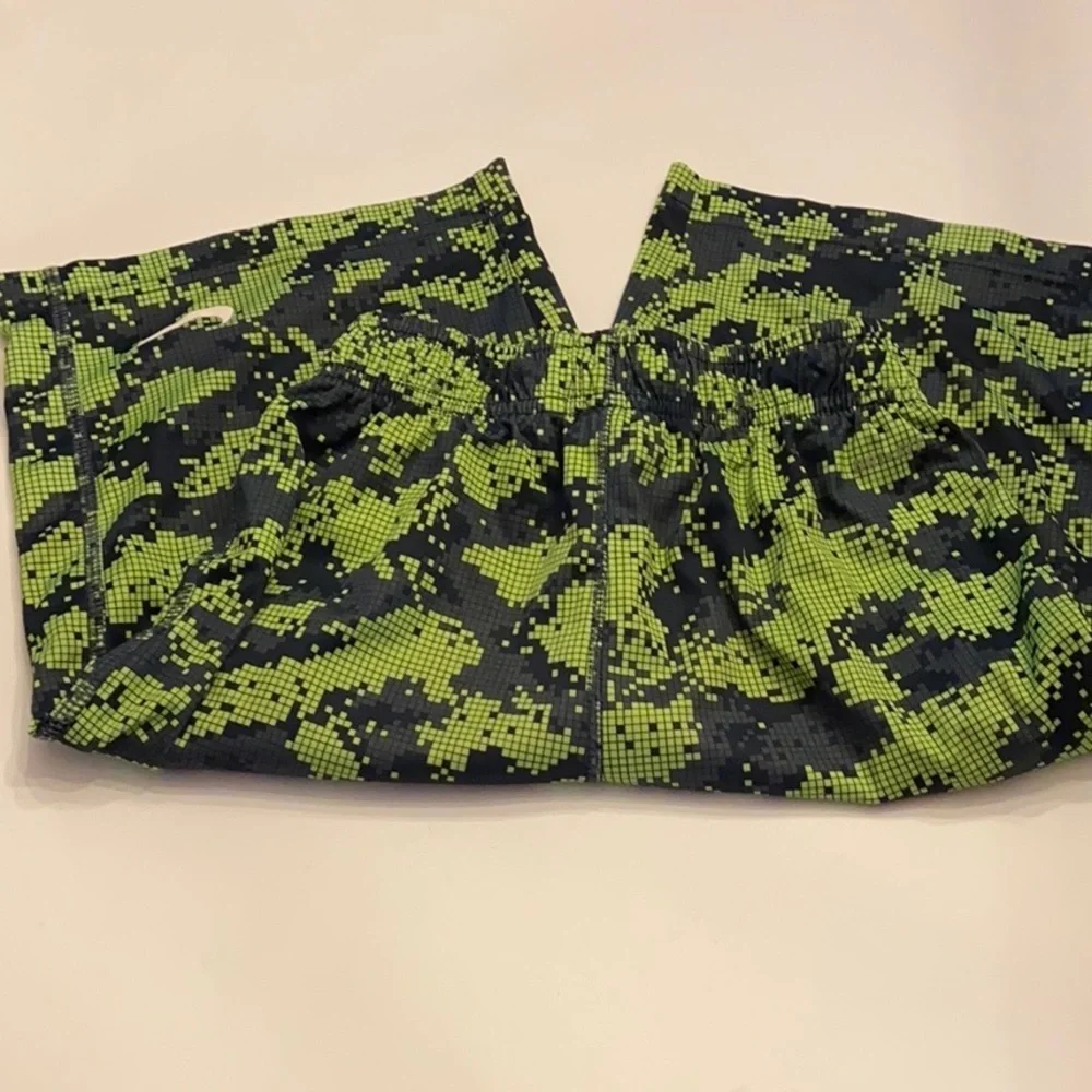 Nike Dri-Fit Shorts Green and Black Size Boys M